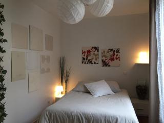 T2 in a quiet townhouse downtown - 0