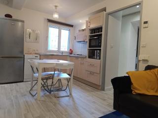 T2 in a quiet townhouse downtown - 2