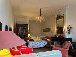 Canal view house - 17th century town house - 1