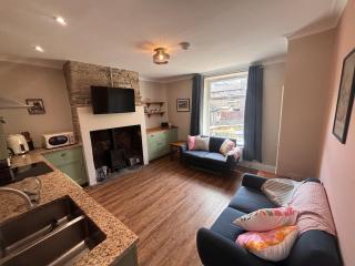 Historic Brontë Cottage Log Burner & Roll-Top Bath - 7