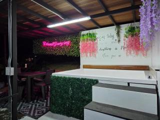 Deluxe Glamping Domo - 6