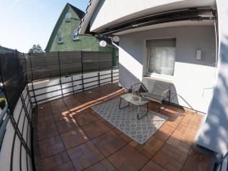 Moderne Zimmer in Steinhagen mit Balkon - 3