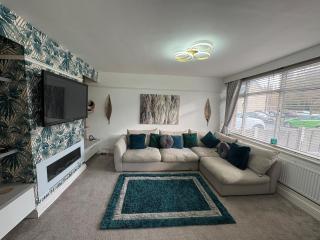 Betto 3 bedroom stylish house! Sleeps 6 - 3