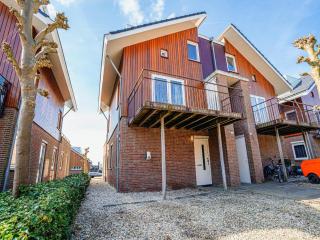 Waterside Escape with Easy Access - 0