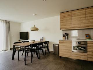 Waterside Escape with Easy Access - 8