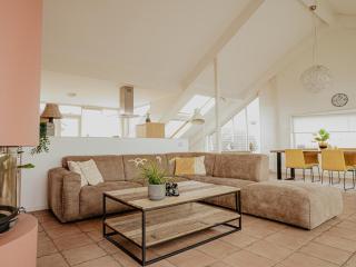 Penthouse with Lake Views - 9