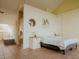 Penthouse with Lake Views - 6