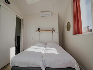 Modern Waterfront Retreat - 6