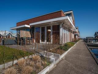 Modern Waterfront Retreat - 0