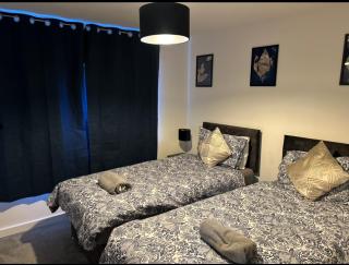 Deluxe 2 bed flat w/free parking - 2