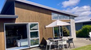 Tropical Oasis in the Heart of Māpua - 8