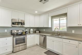 7 Mi to Fremont St: Vegas Home w/ Backyard Oasis! - 1
