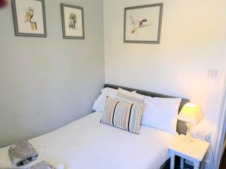 Riverside House - with parking - 2