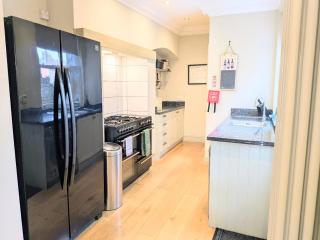 Riverside House - with parking - 4