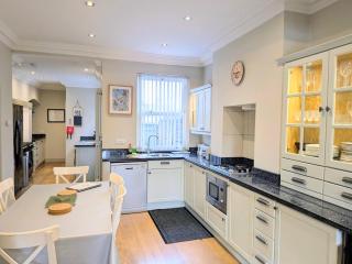 Riverside House - with parking - 6