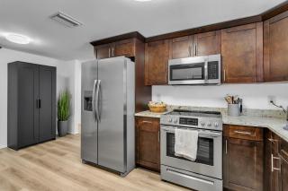 roomstr Texas Suite 1 Bedroom Near Macdill AFB with Shared Full Bathroom & FREE COFFEE - 4