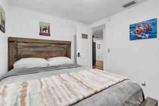 roomstr Texas Suite 1 Bedroom Near Macdill AFB with Shared Full Bathroom & FREE COFFEE - 3