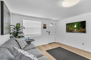 roomstr Texas Suite 1 Bedroom Near Macdill AFB with Shared Full Bathroom & FREE COFFEE - 2