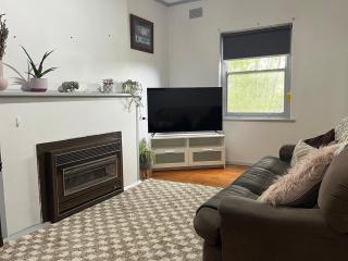 Budget-Friendly 3-Bedroom Stone Home Mt Gambier - 5