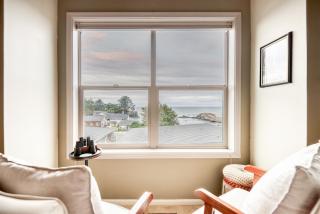 Stunning Oceanview Townhouse Walk to Seawall, Shops & Depoe Bay Dining - 0