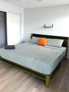 Modern 2 bd apt in heart of Waikiki - 6