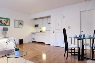 Historic Striver's Row Apartment - 2