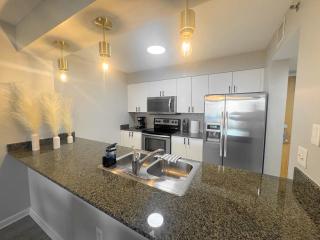 Stylish Brickell Stay with Ocean Views & Pool - 1