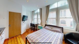 Modern Studio, Top Floor, King Street Views - 9
