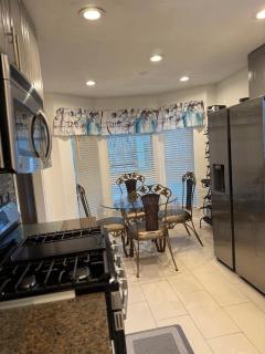 Elegant 5 bedroom house - 2