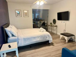 Miami Beach Escape, Walk to the Sand! - 5