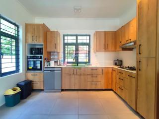 Villa avec piscine à trou aux biches - 1