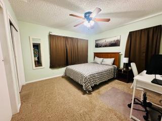 Yellow Texas Star House blocks from Goodfellow AFB - 2