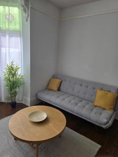 Coastal Comfort in Leigh Ideal for Work & Leisure - 4