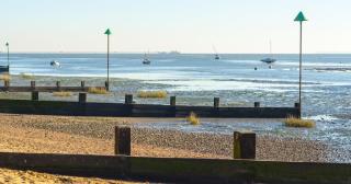 Coastal Comfort in Leigh Ideal for Work & Leisure - 2