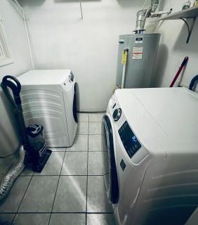 Yellow Texas Star House blocks from Goodfellow AFB - 7