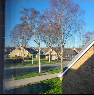 7 minutes car to University of Hull - 6