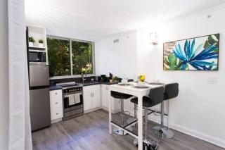 Indulge in 2BR Condo Near CocoWalk with Pool & Gym - 4