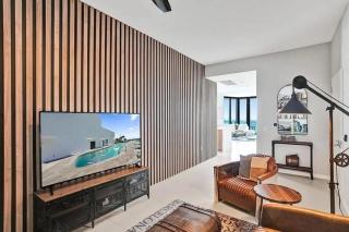 Edgewater Penthouse Retreat with Bay Views - 4