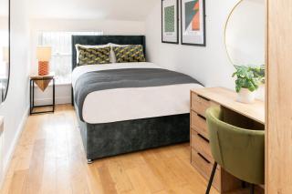 Gorgeous 2 Bed Apt, 2 Baths, Sleeps 10 with Free Parking - 8