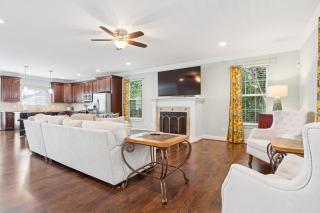 Sojourn Beautiful Family Home with Backyard in Ghent - 3