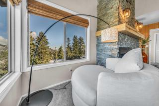 Wooded Hilltop Stay Shared Hot Tub + Lake Views - 3