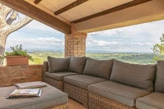 Renewed Apartment With Siena Hills View - 3