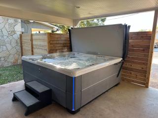 Bell Haus - Jacuzzi Tub Fire Pit Walk to Main St - 7