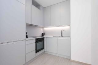 Apartment near Airport - Balcony & Free Parking - 4