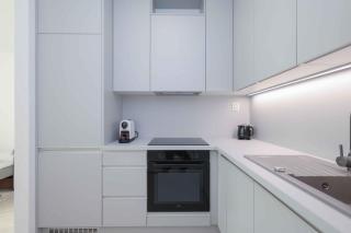 Apartment near Airport - Balcony & Free Parking - 5