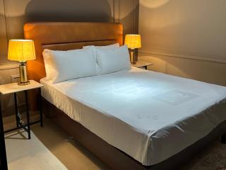 1 Constitution Avenue By Goldfinch - 2