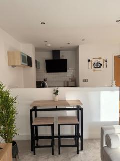 Cosy Spot, Lush views from Balcony, City Centre - 8