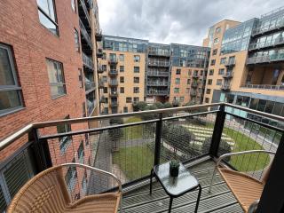 Cosy Spot, Lush views from Balcony, City Centre - 2