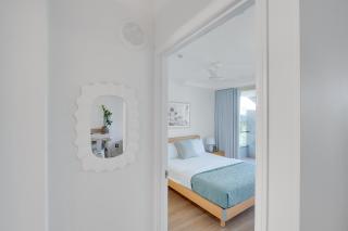 1 BR in Gold Coast City Center with Balcony Views - 2