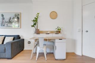 1 BR in Gold Coast City Center with Balcony Views - 1